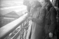 G.I. Guides on Queen Mary. 1st Feb 1946. © THE SOUTHERN DAILY ECHO ARCHIVES.  Ref - 111